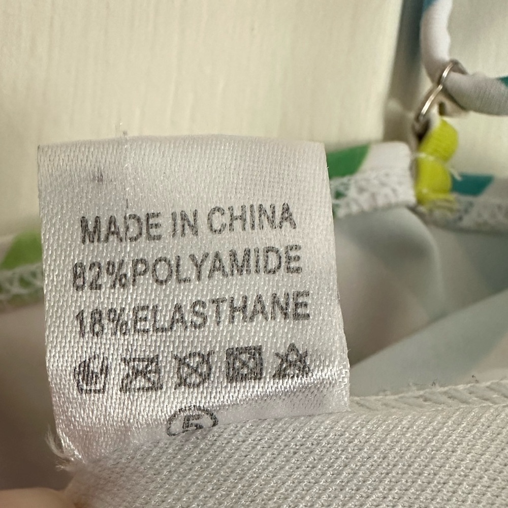 Swimsuit, girls size 5 - Picture 3 of 3